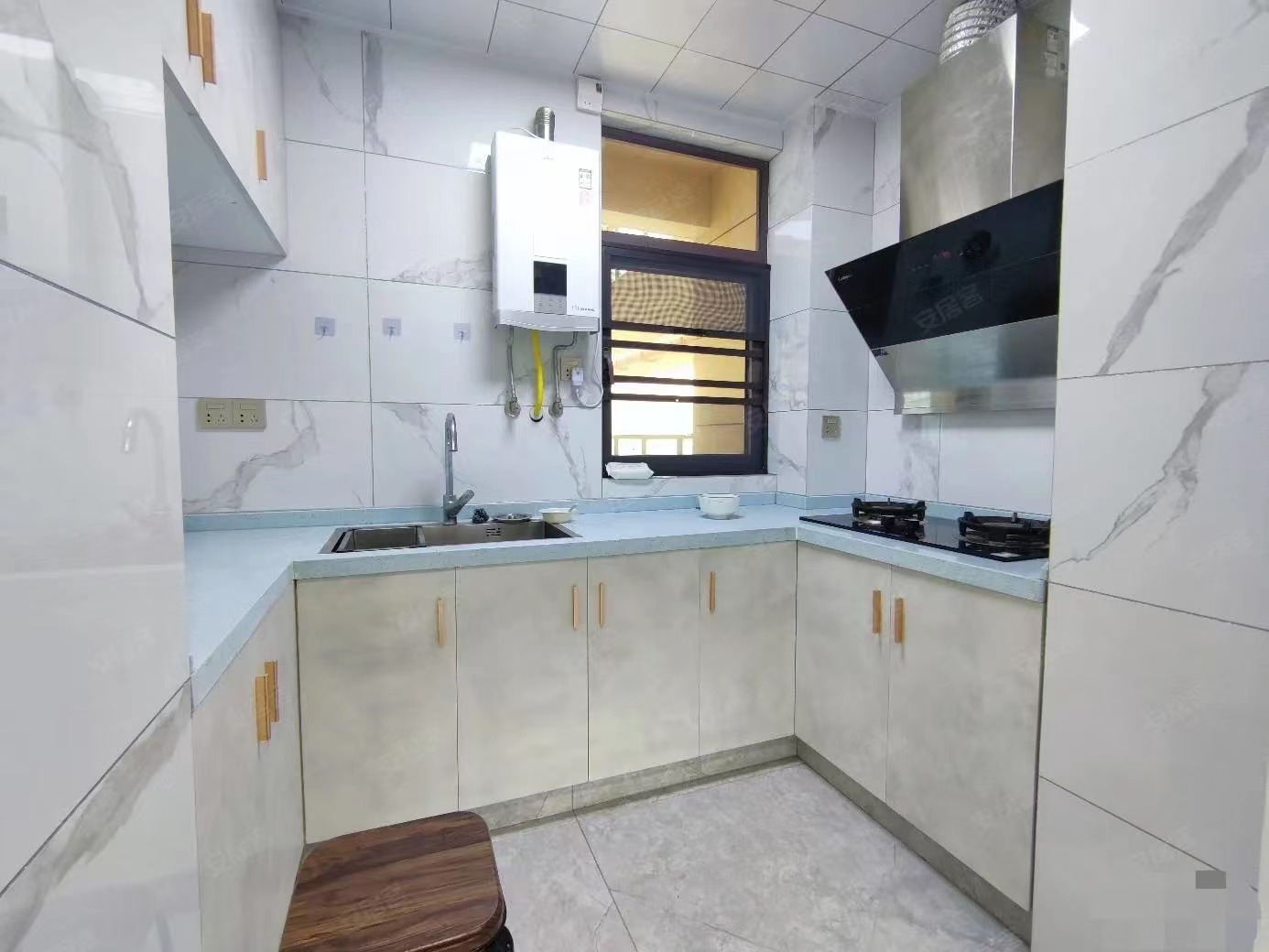 13，业主亏本急售，绿地香格里拉，中间楼层，基本未住，精装三房，证满二