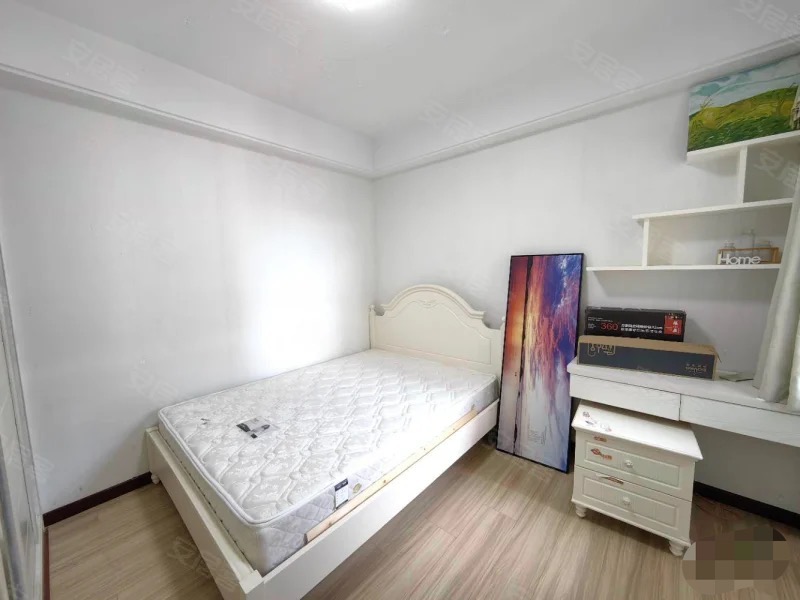 捡漏，城南，新城一号四期，中层，湖景房，三开间朝南，拎包入住