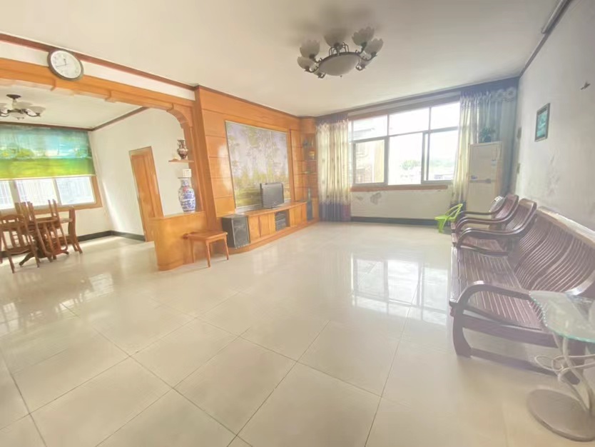 昌盛菜场旁.电力宿舍.精装三房两厅两卫.证件满二.看房方便