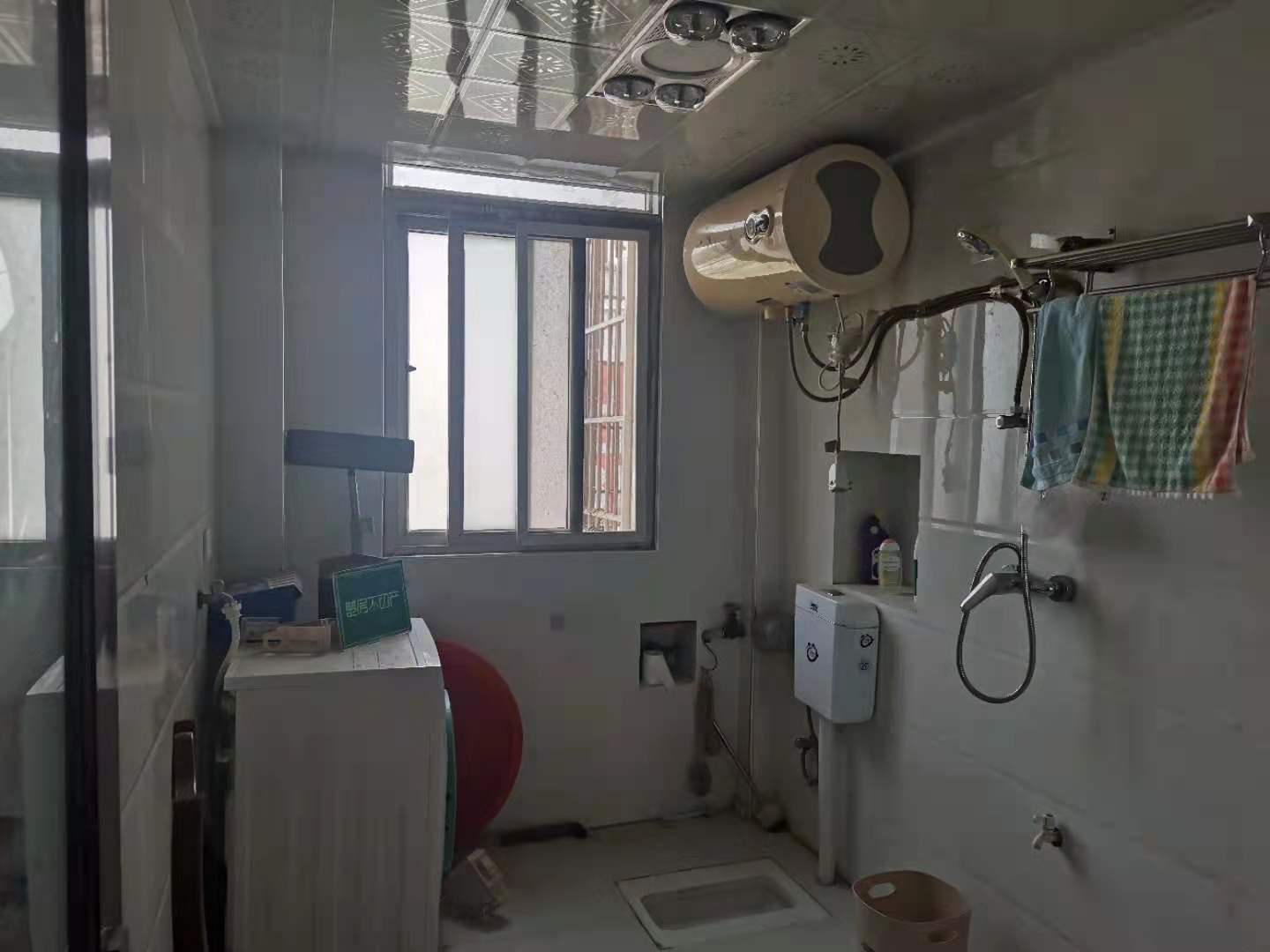 沔阳 旁边的教工宿舍楼，106平三房前后有两个阳台楼层好，标准的 房！