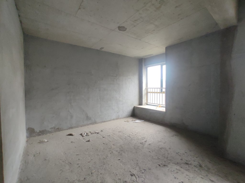 新城一号.毛坯四房.单嫁才5700呦.看房方便