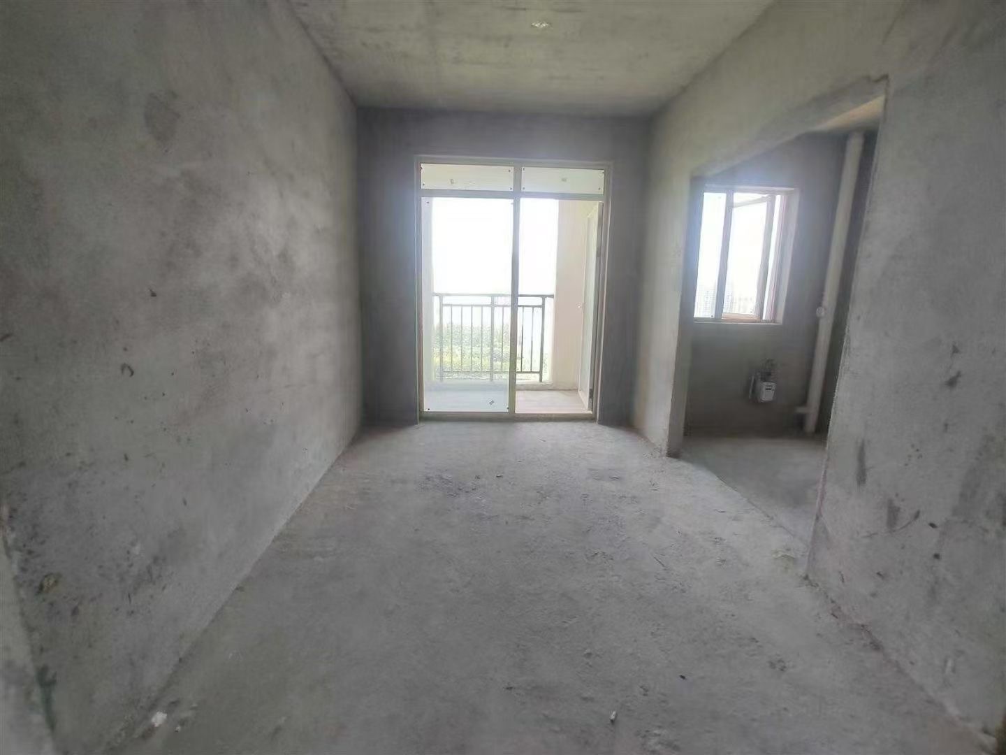 178，蓝天新城， ​124平65万带车位， ​中间好楼层 ，单价5000  ，证件满二 南北双阳台户型