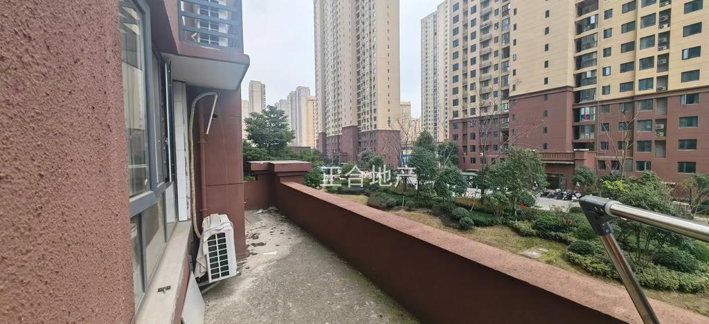 捡漏，满庭春，精装三房，成色新，代楼台，证满二，诚心出售