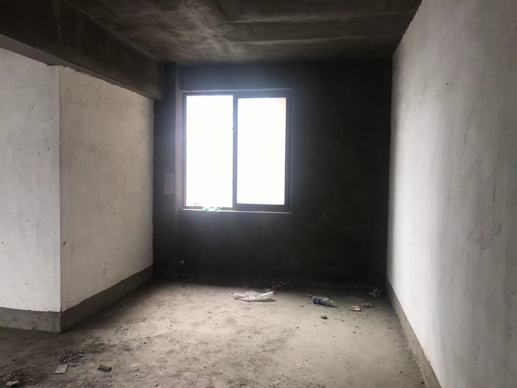 城南金诚花园毛坯大三房南北通透三开间朝南看房方便房东诚意出售可按揭