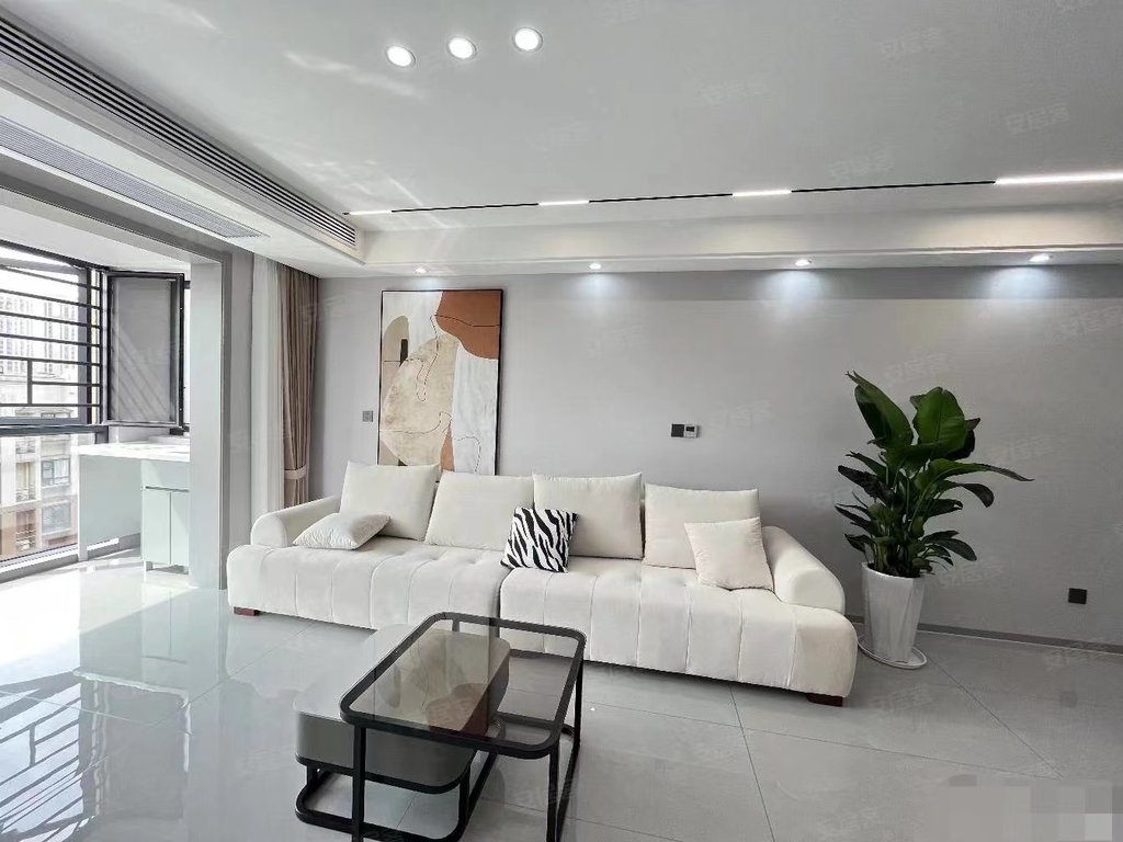 房东急售，沔阳公馆小高层，全新装修，三开间朝南，证件满五，好楼层