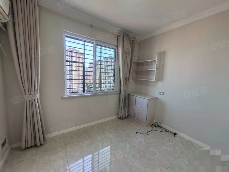 翰林公馆，中间楼层，前后双阳台，精装三室两厅两卫，满二