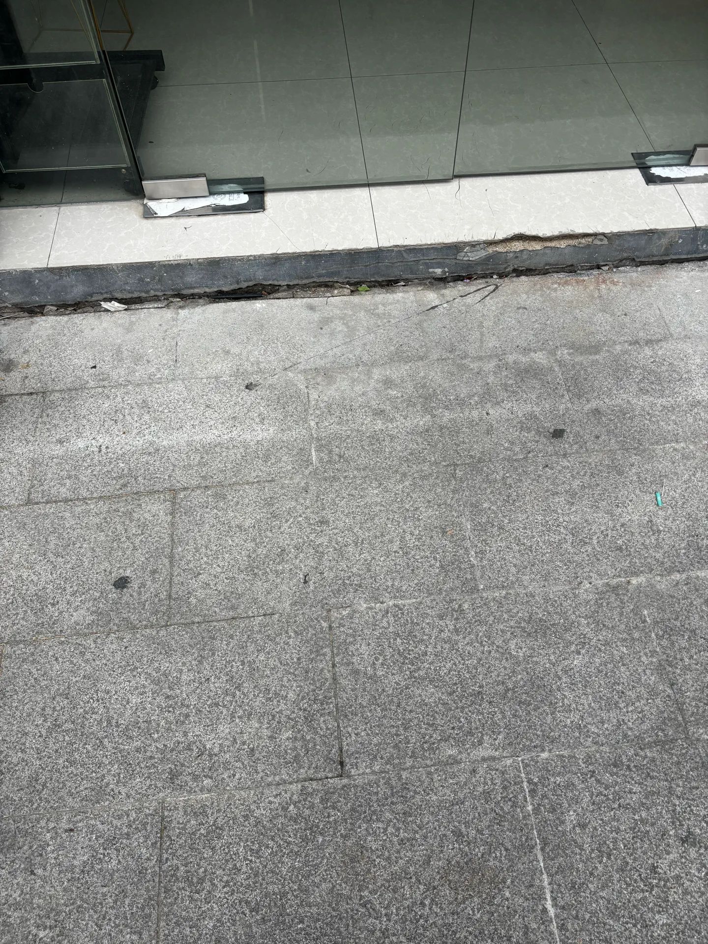 急售，城南Z心，紧邻朝阳学xiao，上学方便，C区优Z楼栋