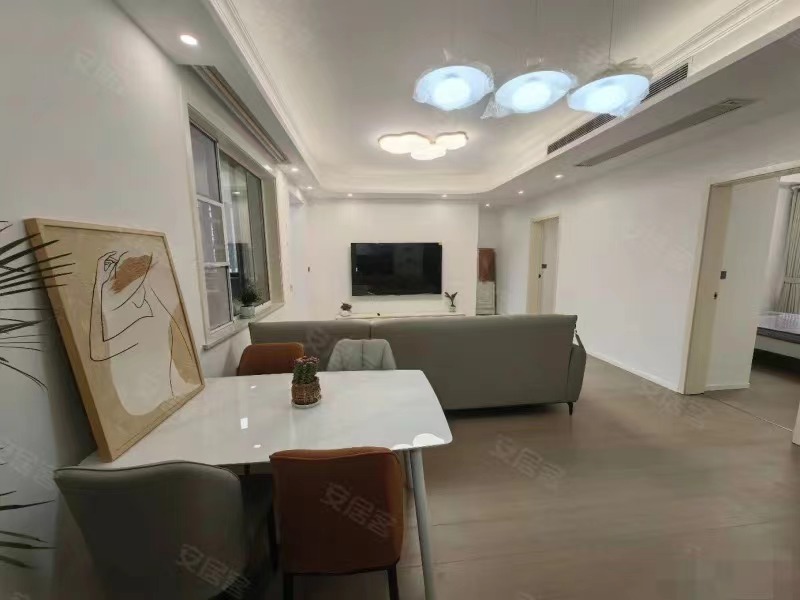 降价了，森林国际，湖景房，精装三房两卫，中高层，99新装修，拎包入住