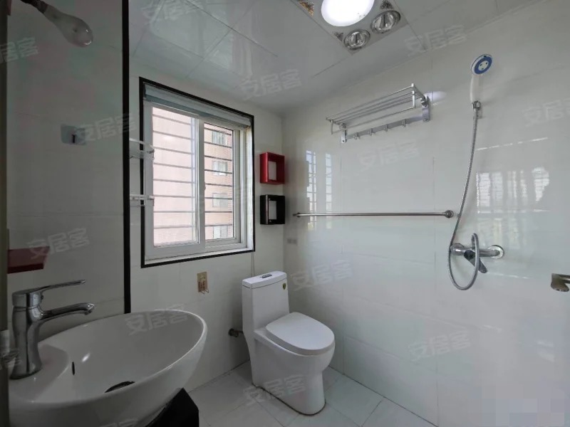 降价了。捡漏，一中对面，漫城林语，单价4100，精装三房，电梯中间楼层，成色新，急售