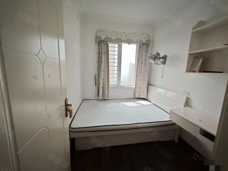 333，城南，森林国际，精装小三房，南北通透，业主诚心出售，证满二