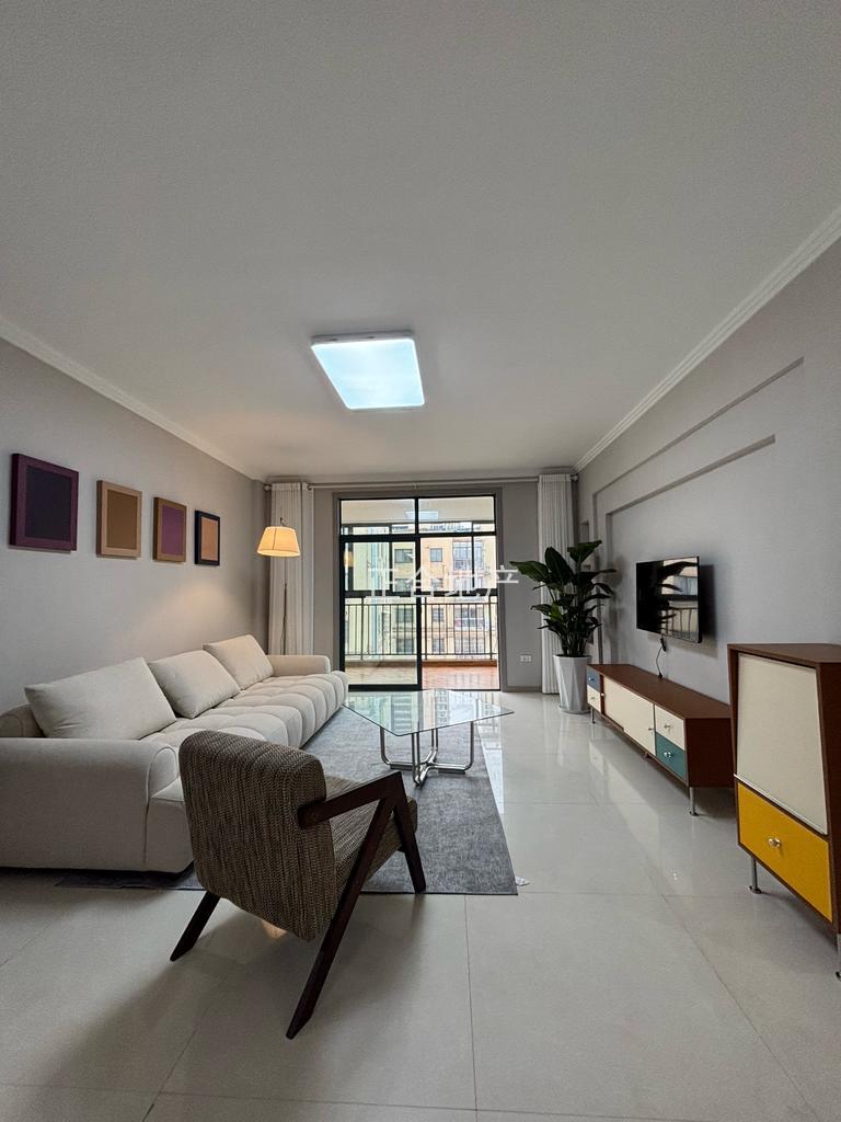 捡漏，城南，一品苑，精装三房两卫，单嫁才4300，好楼层，证满二