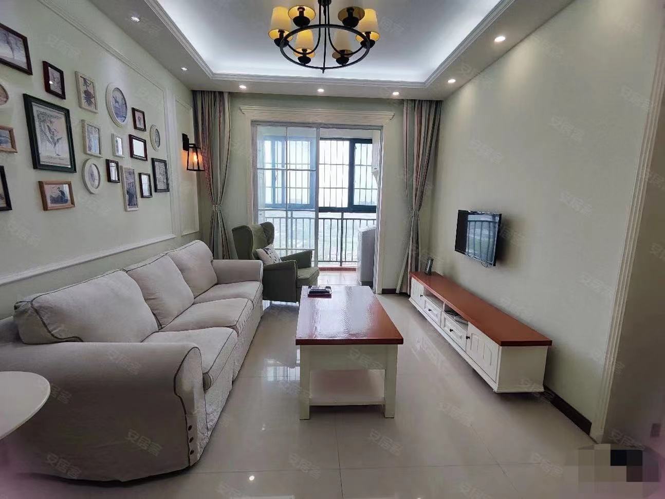 55，房东亏本出，一中正对面， 精装2房 ，保养新，证满二