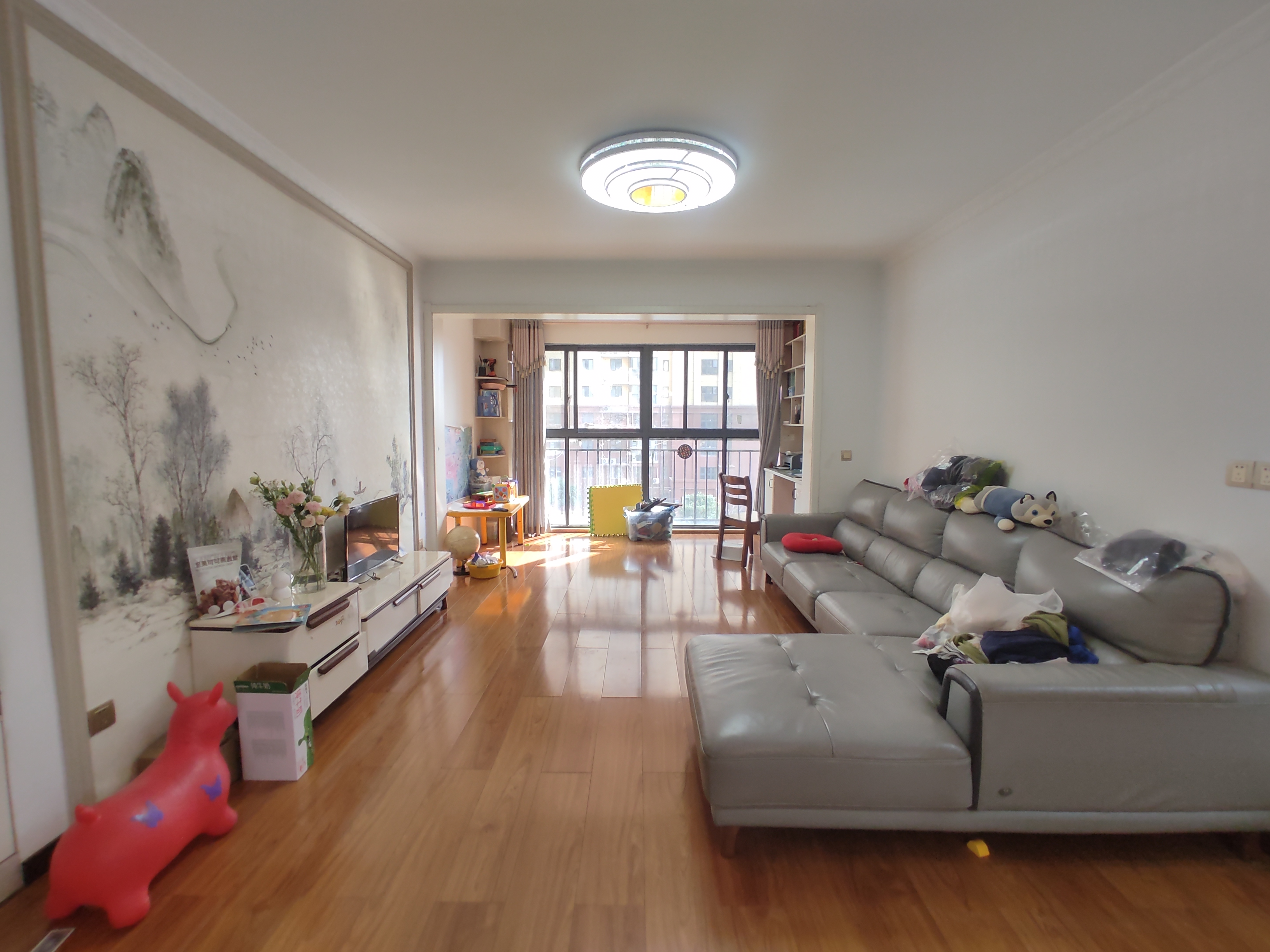 满庭春.精装三房  南北通透   .证件满二.看房方便