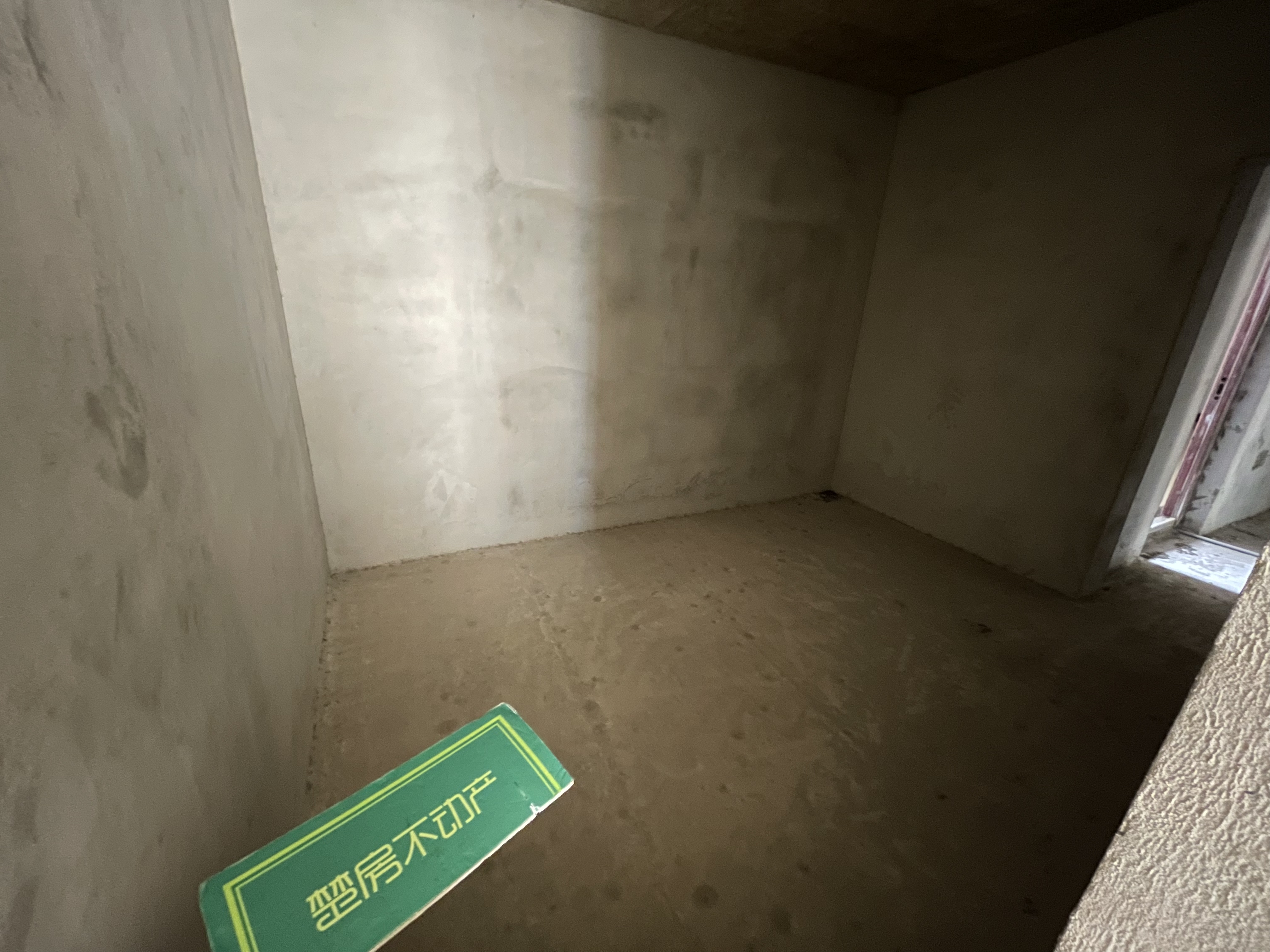 颐和公馆  三房两卫  颐和公馆毛坯小三房诚心出售看房方便