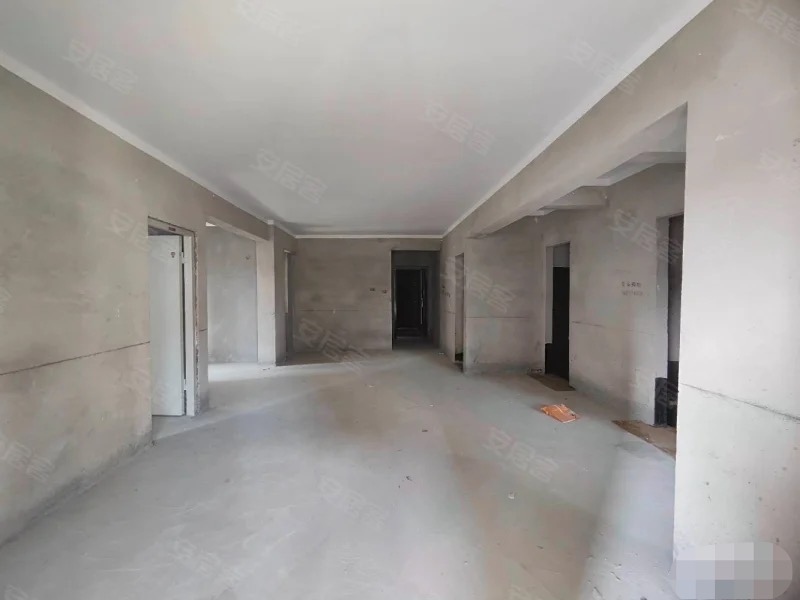 捡漏，新二中对面 ，森林国际，电梯好楼层12楼，  3房2厅2卫 ，送车位