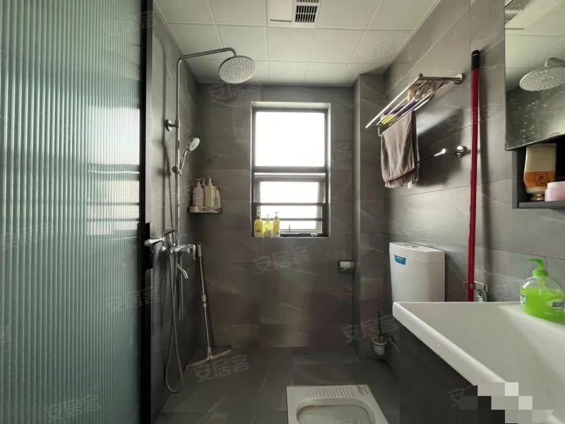 353，御台公馆，装修花了30万，边户，精装3房2卫，单价5200，全屋地暖中央空调，证满二