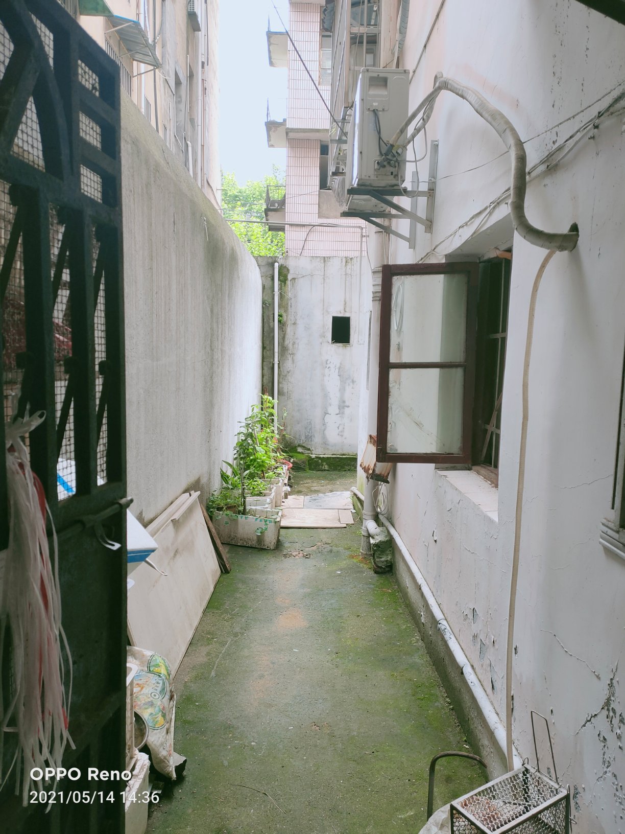 仙桃龙华山派出所旁80平地下室18万元