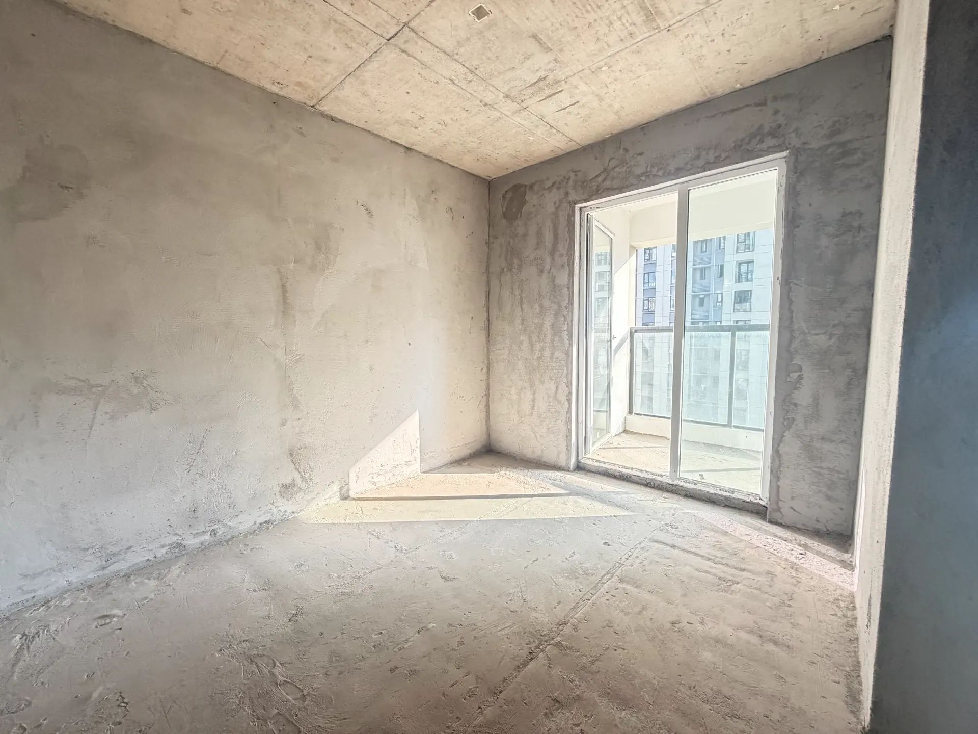 城南，蓝天花园，四房二厅二卫，小高层，好楼层，户型方正，釆光不错！