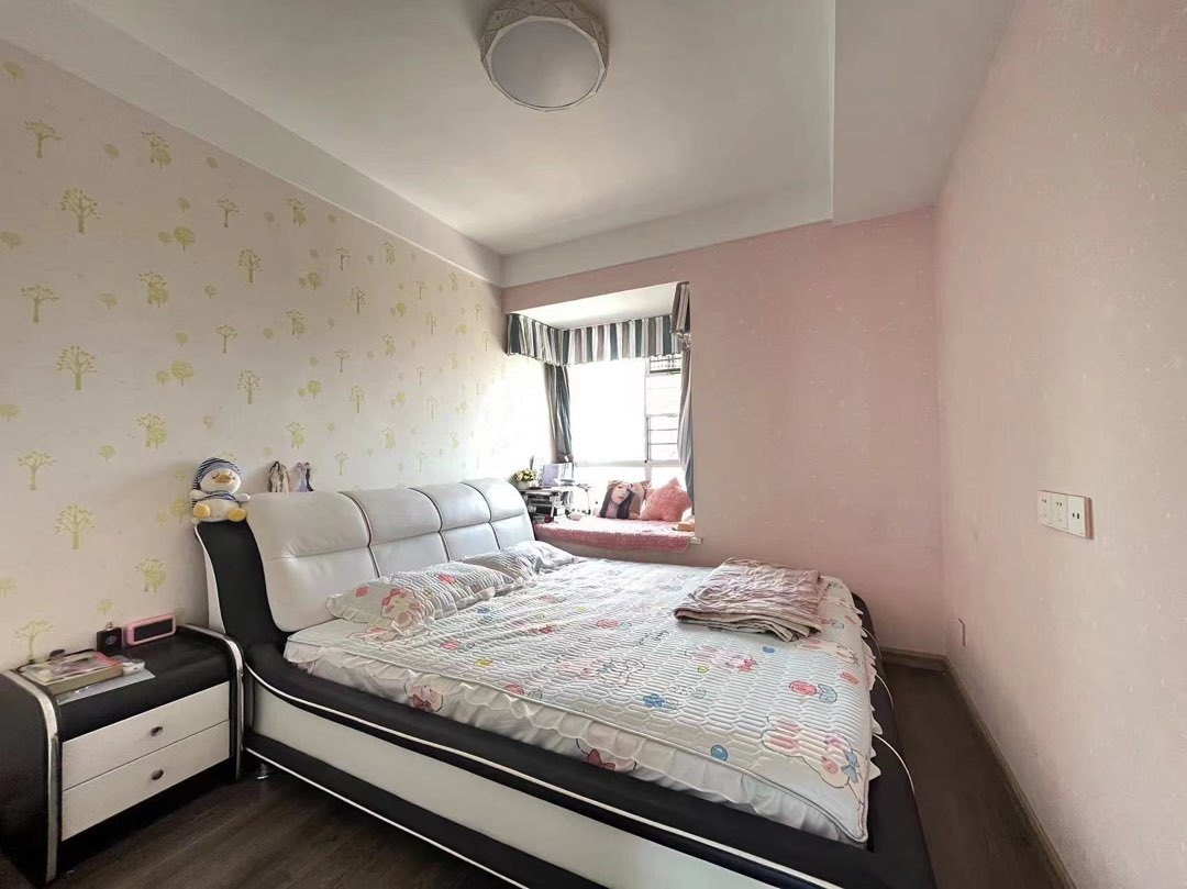 亏本出售，城东，东城国际，电梯好楼层，精装三房两卫，证满二