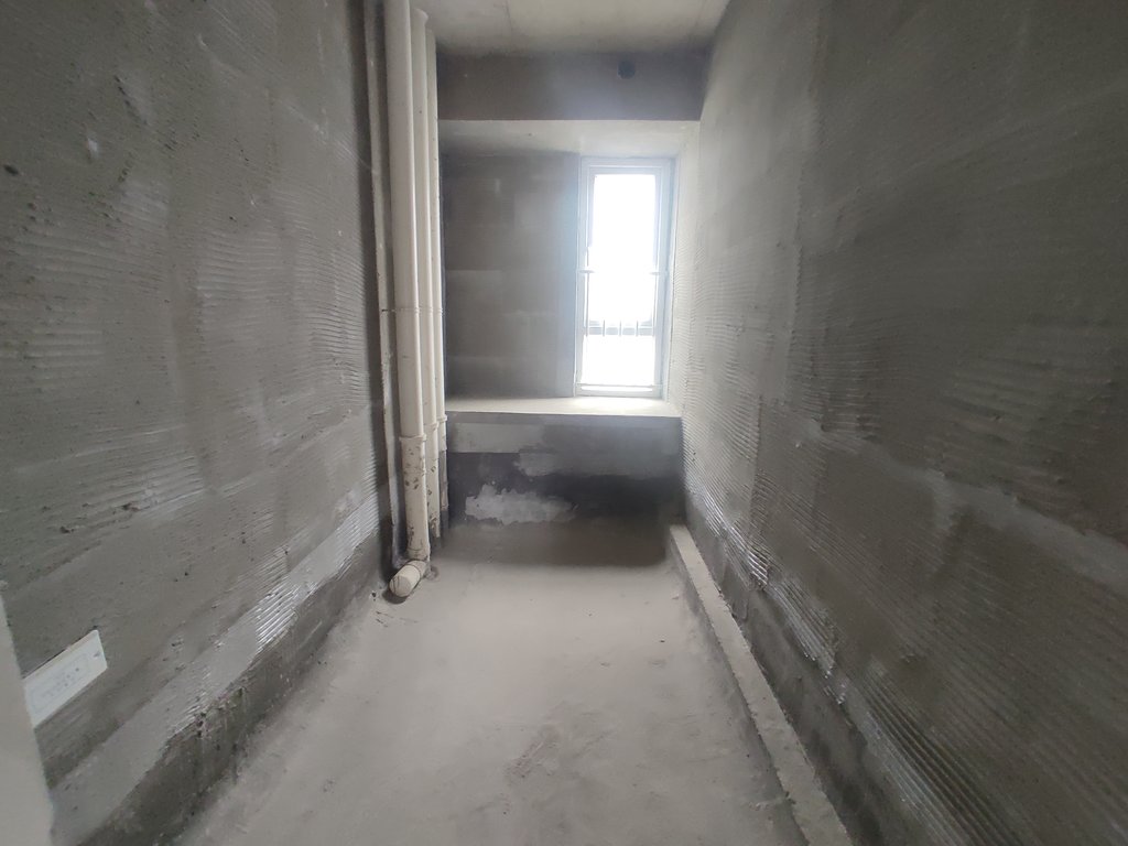 碧桂园.毛坯大四房.四开间朝南.买房送车位.看房方便