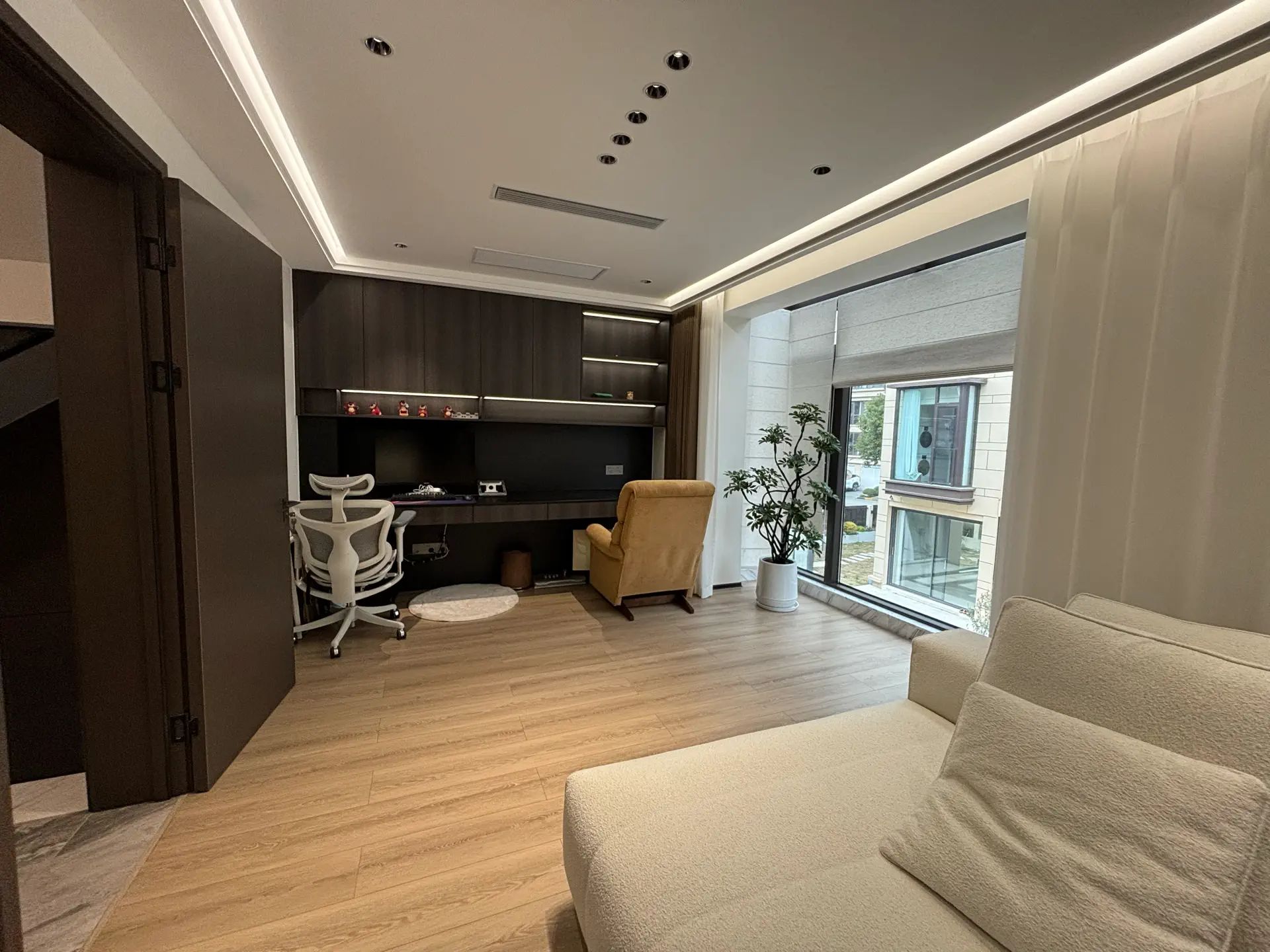 诚心出售，祥生观澜府，联排别墅，9.9成新，豪装，入住3个月，证满二