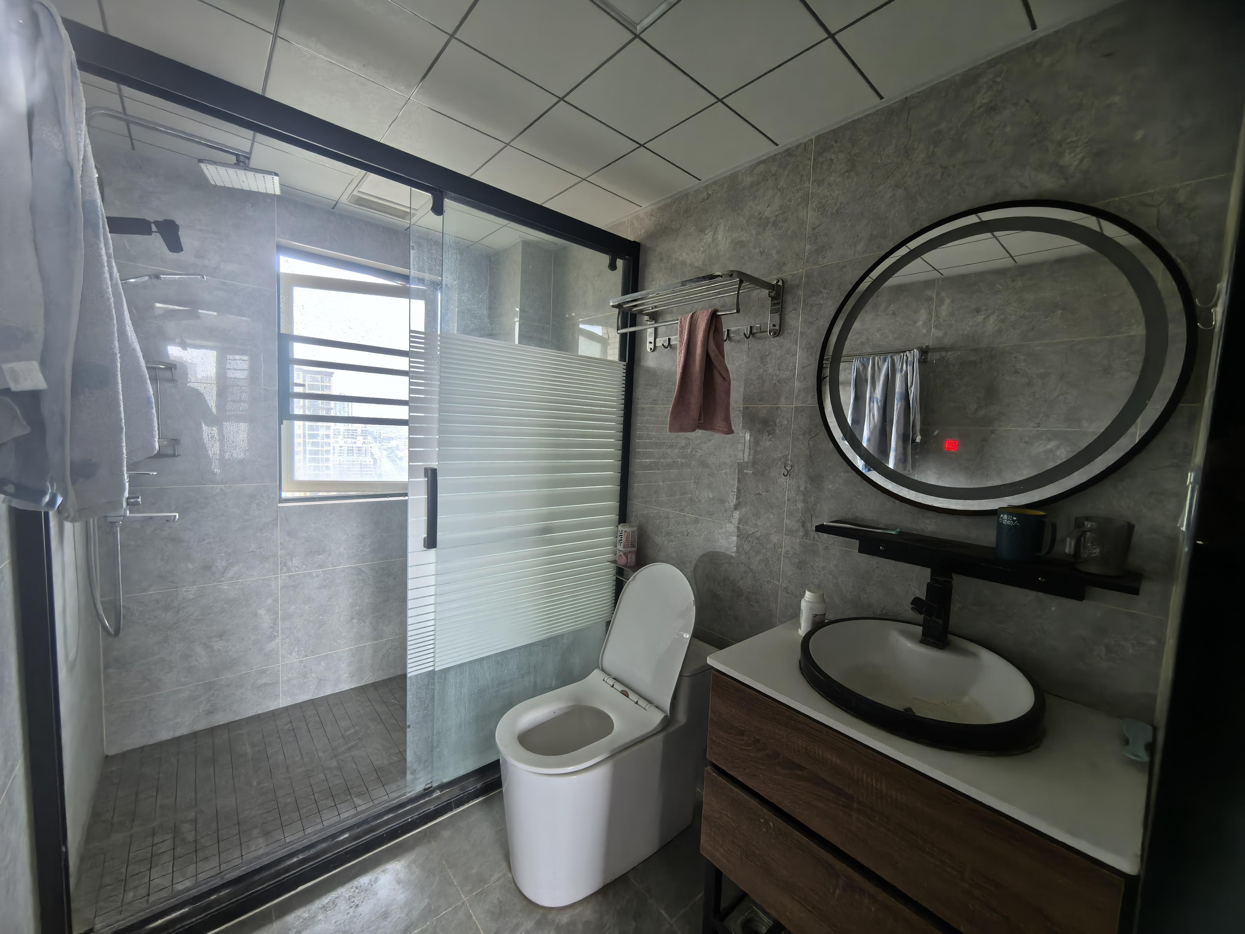 新城壹号3室2厅2卫精装修保养完好优价出售