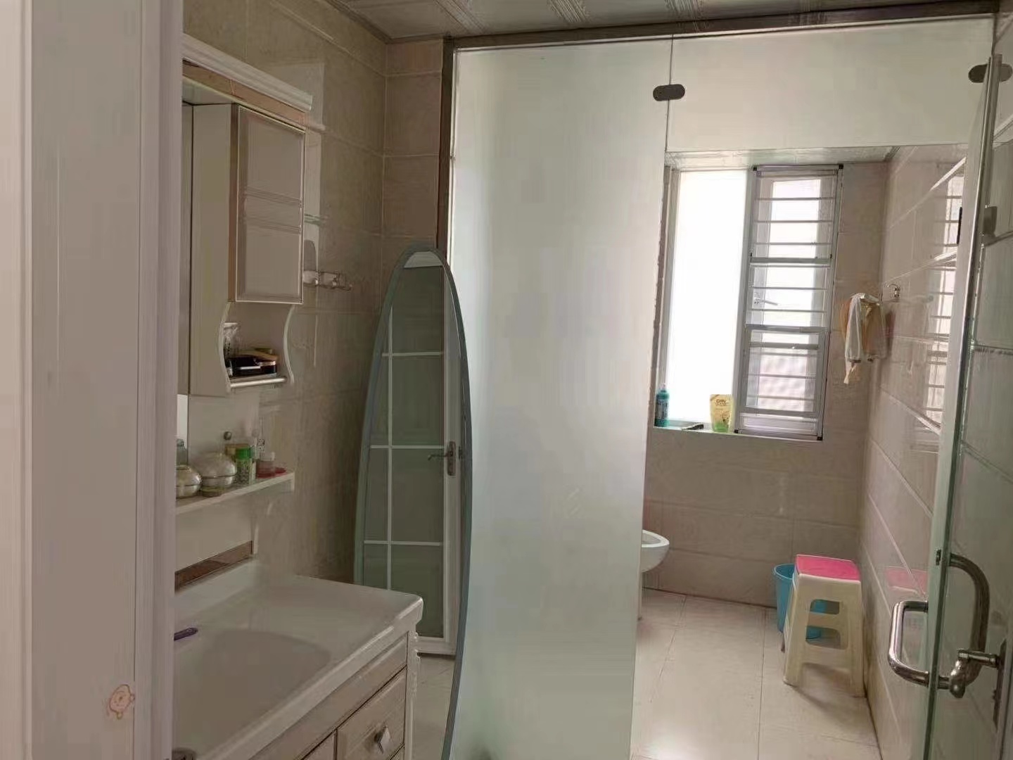 森林国际城精装大三房出租，家里成色非常新，拎包入住