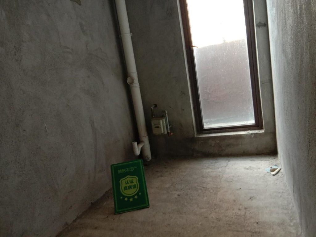 东城花园毛坯三房中间楼层户型方正房东诚意出售