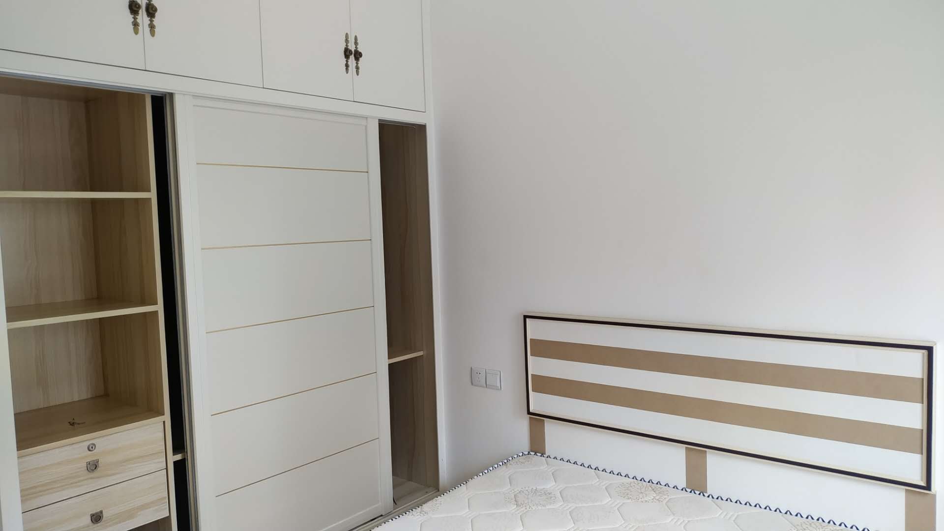 和合国际，温馨二室，环境比较大的小区，全屋带供暖，基本没住，看房方便