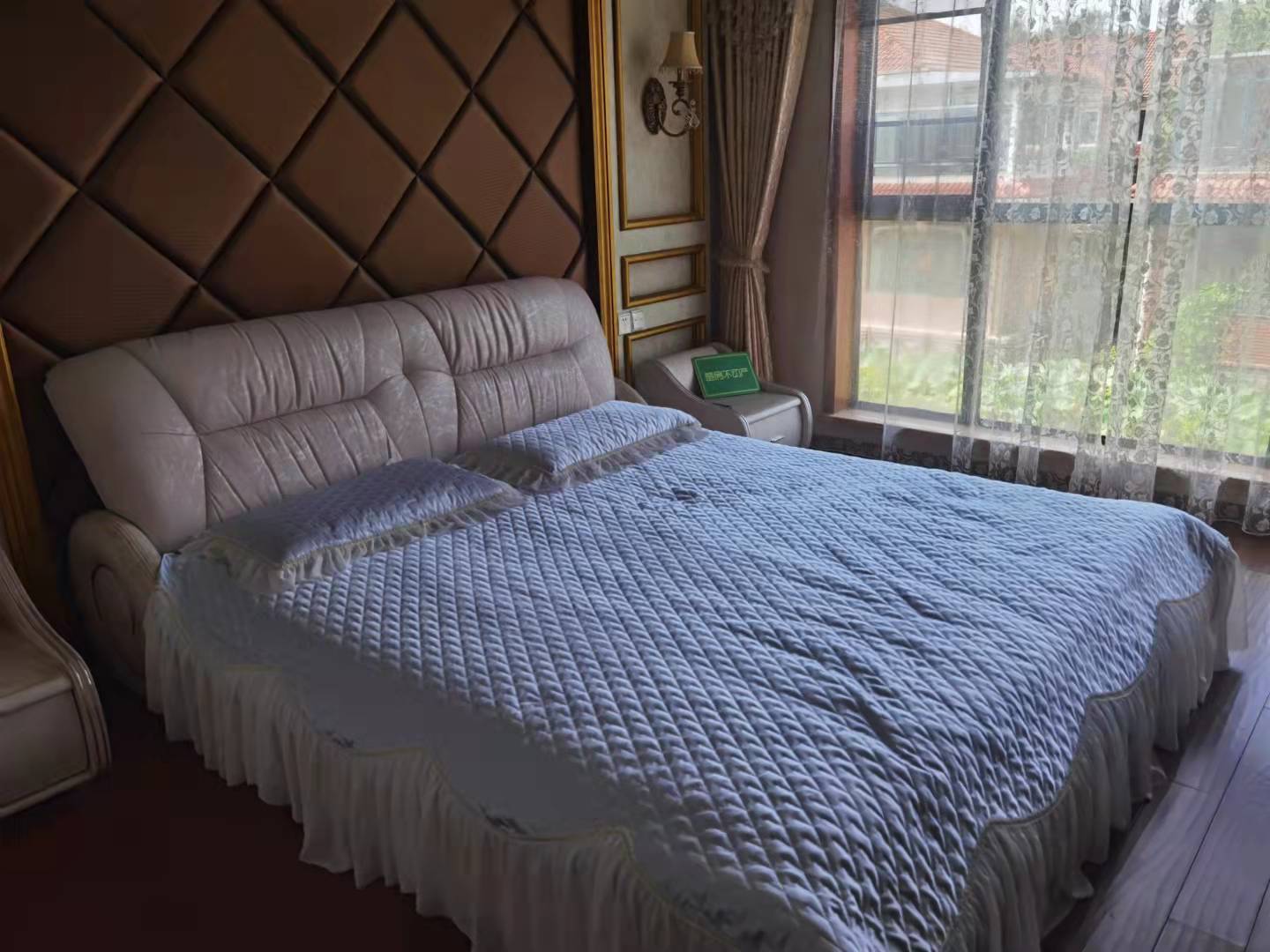 西郊庄园乡野别墅乡村花园壕装联排别墅，一线水景，装修花了100多，养花养草可钓鱼