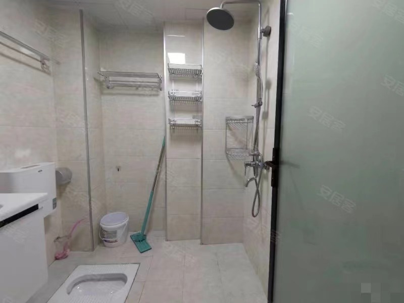 业主急售，沃尔玛，新天地，电梯好楼层，精装两房，9.9成新，家电齐全，拎包入住