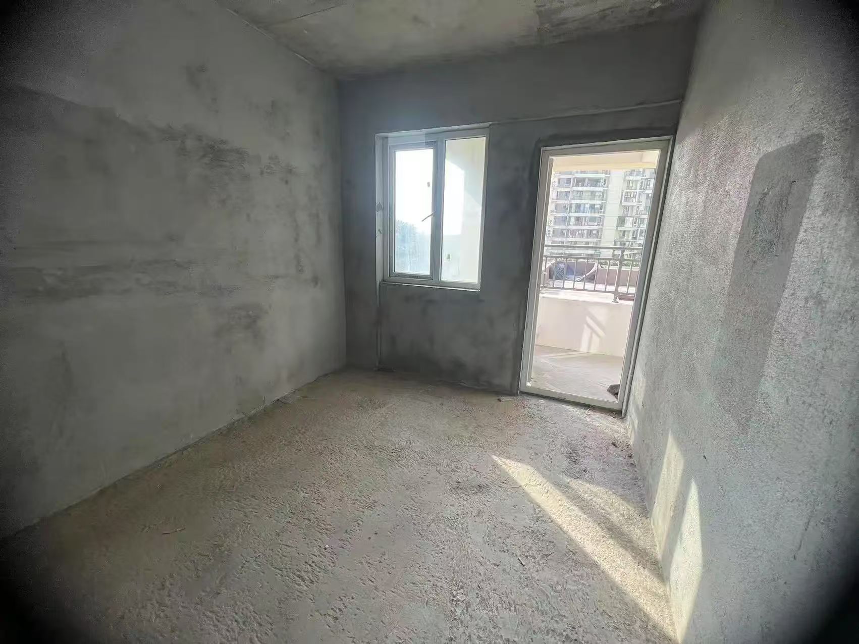 城南，蓝天花园，公园旁，一梯一户纯东边户，双阳台，南北通透，单价6000