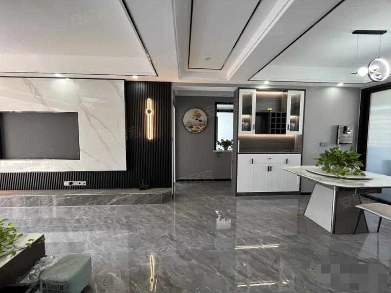 181，​沔阳‬公馆。‮新全‬装修‬，精装三房，拎‮入包‬住，​队口‮阳沔‬xiao学元‮三泰‬中，‮楼好‬层