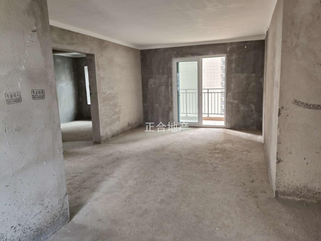 城南，森林国际，湖景现房，单价4400，4房，满2，楼下就是二中二小