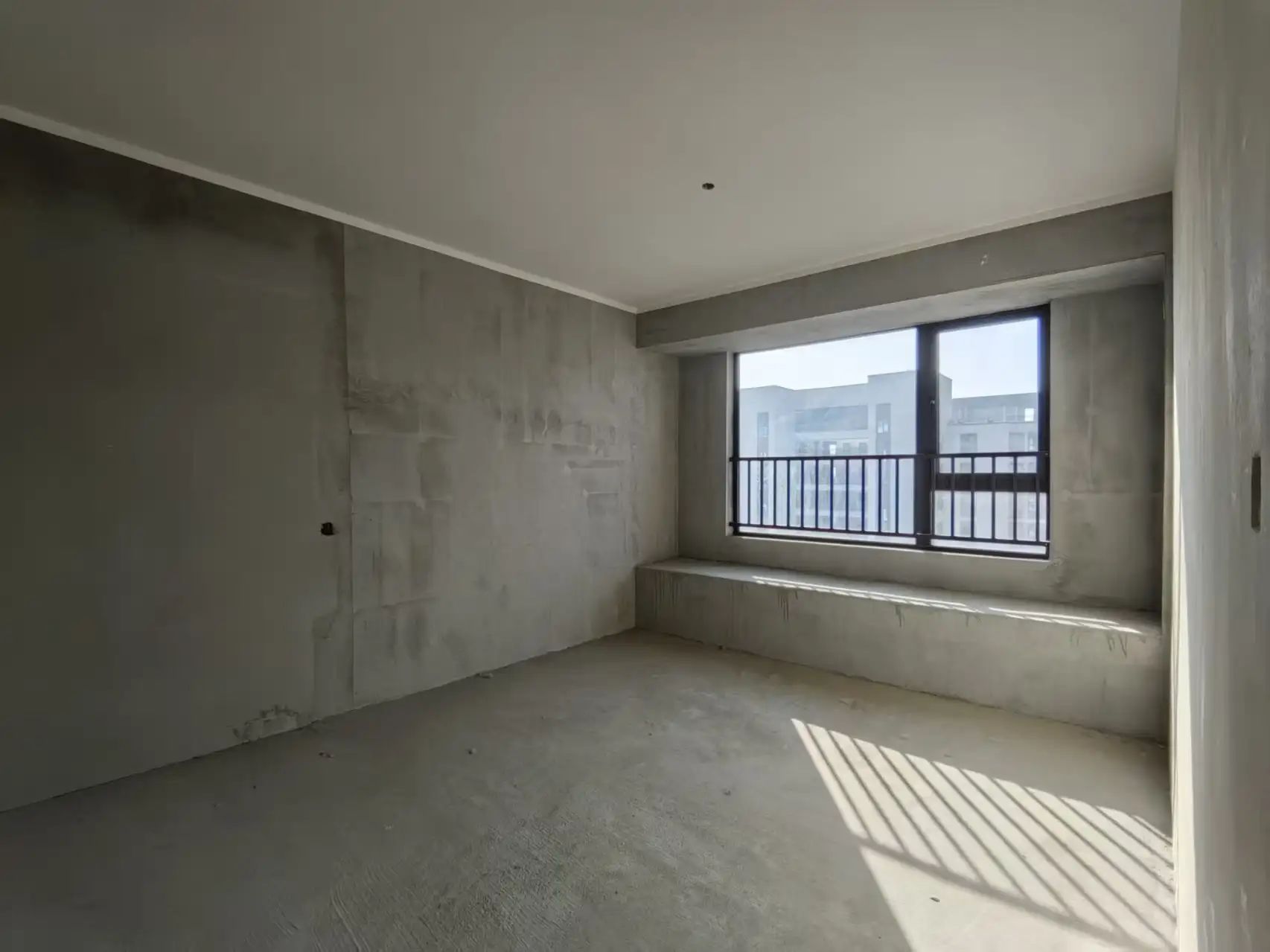 城南，吾悦广场，现房，单价5700，带‬车位，南北通透，大阳台