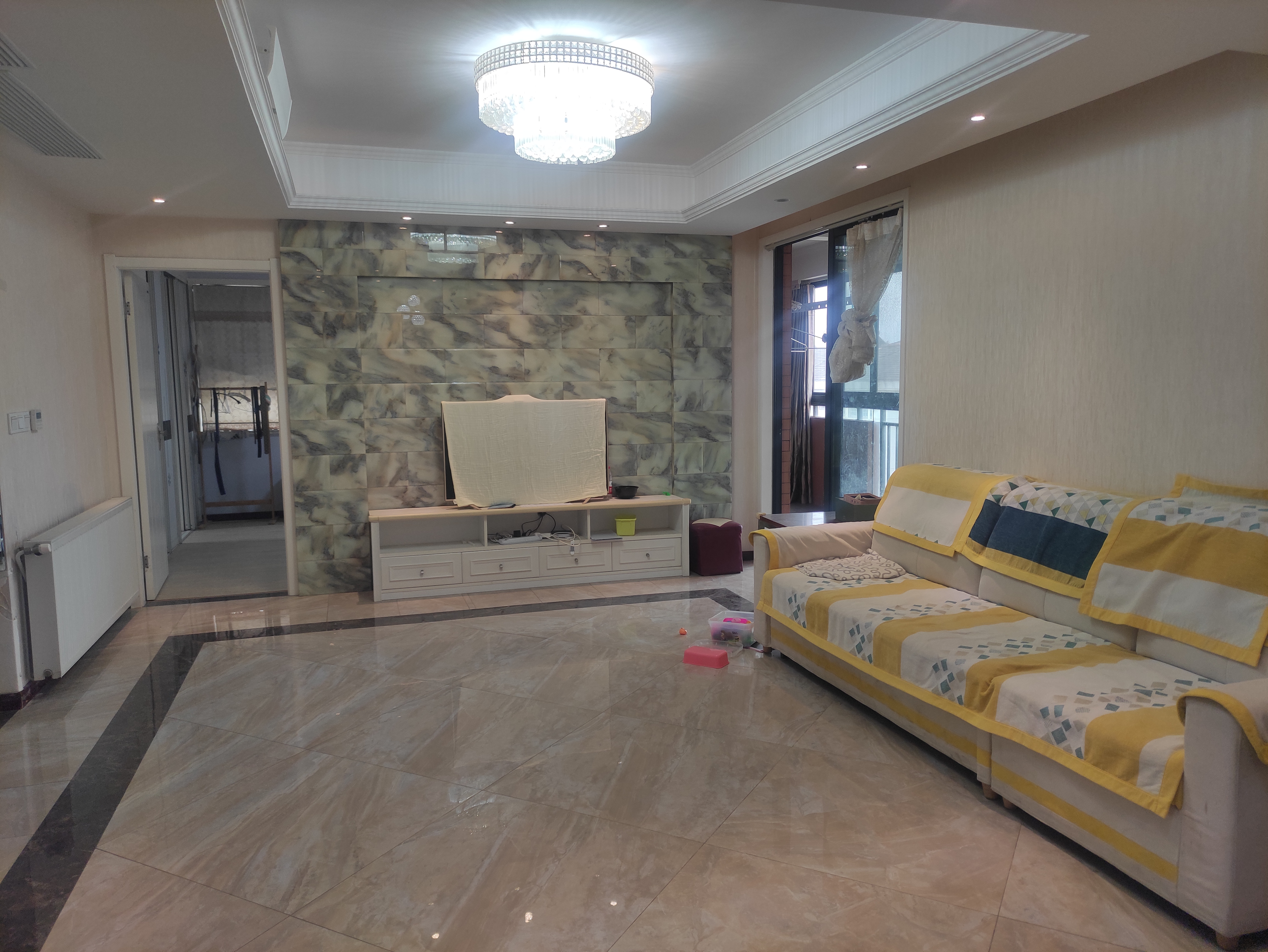 金域城邦 精装大三房  全屋中央空调暖气片  老证  看房方便