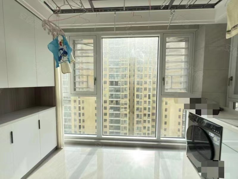 急售，检漏，新城‮号壹‬四期，​湖景房，精‮三装‬房，业主‬自装，中间楼层，9.9成新