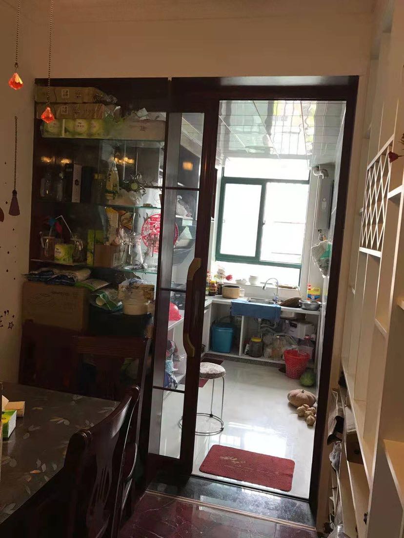 城南精装步梯4楼，看房方便，带地下室精装修