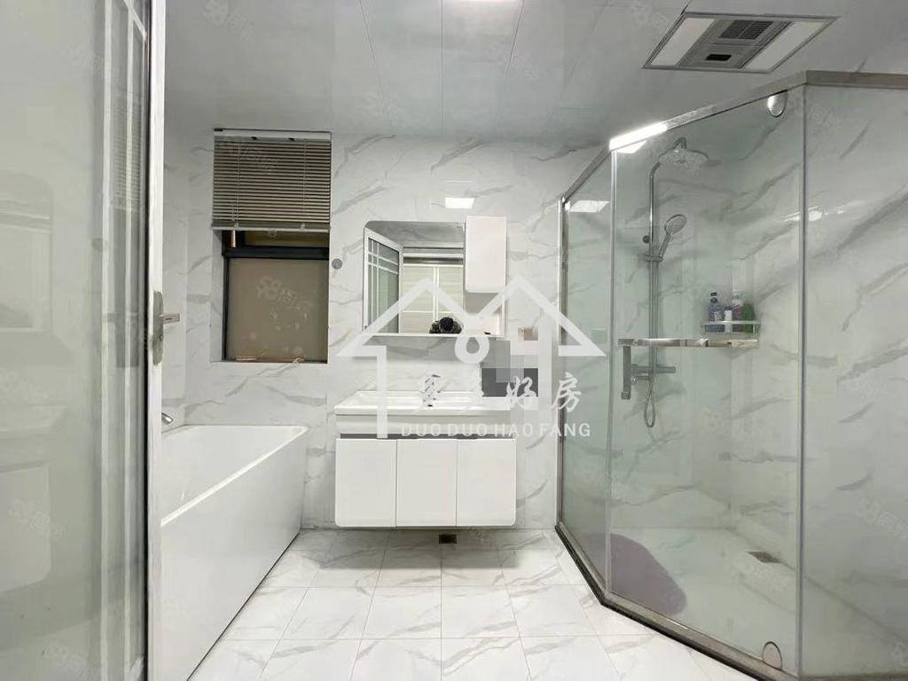 沔街品质小区，御台公馆hao装大平层，电梯入户，老板外地置业，带车位诚心出售