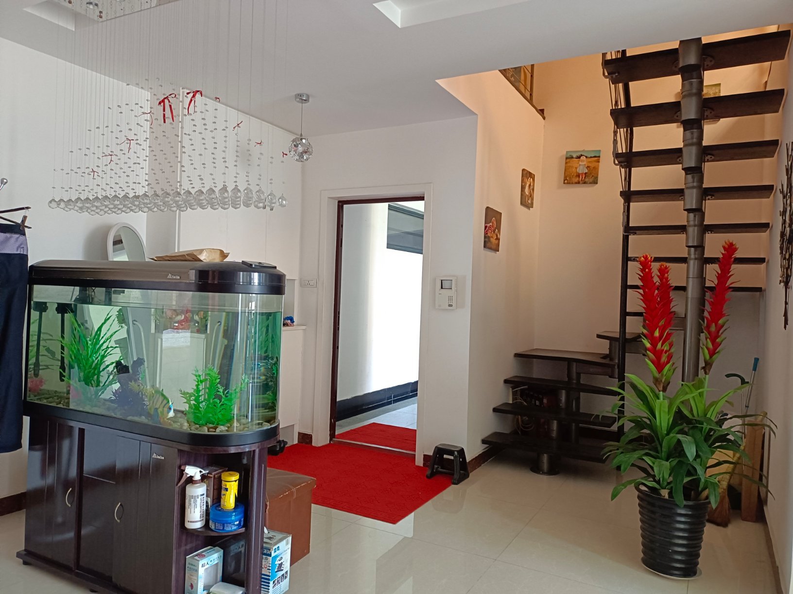 复式小洋房， 阁楼装修精致，李小双运动城对面