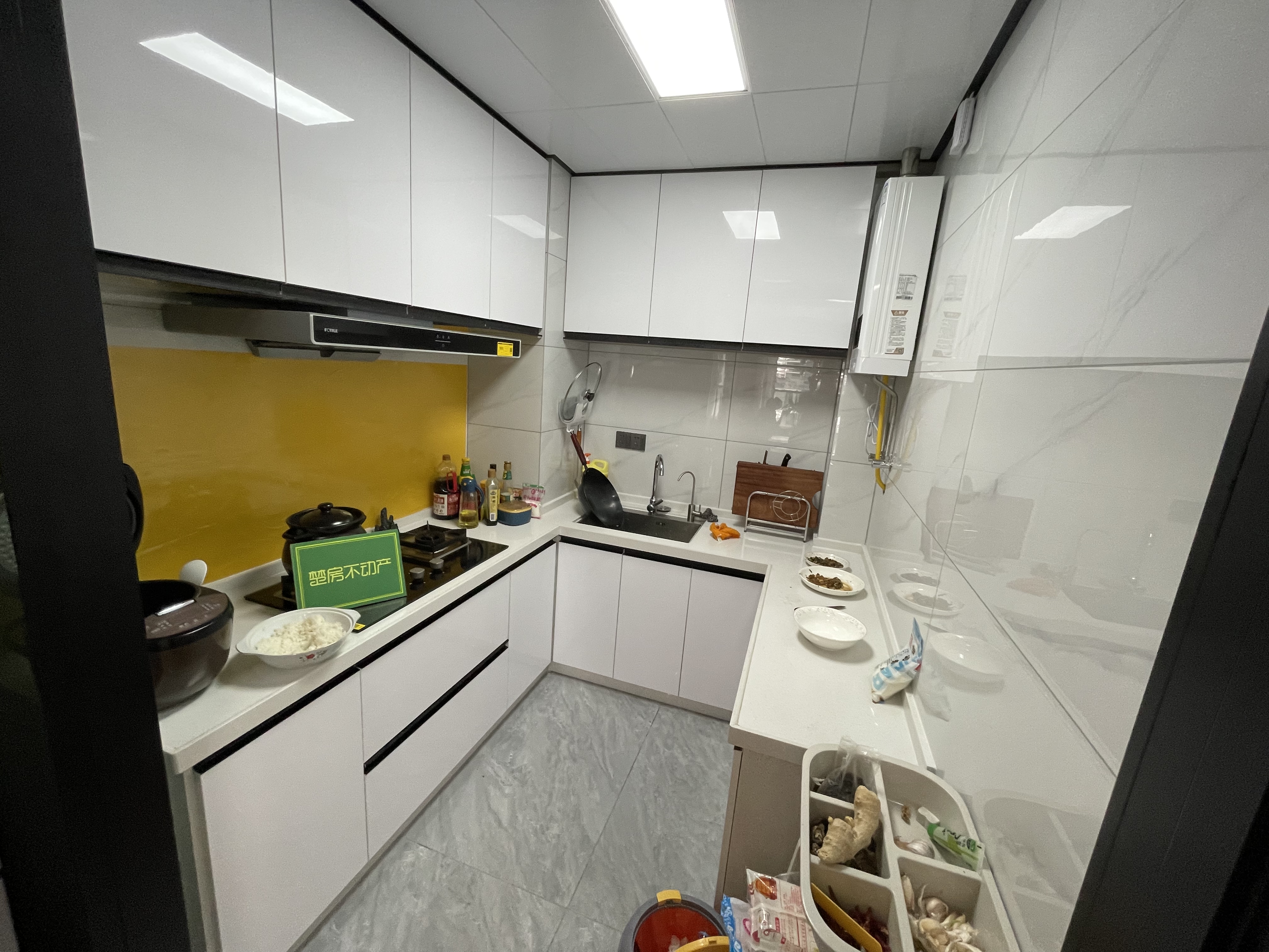 风和日丽全新装修家电都送大阳台视野风景很好周边配套全