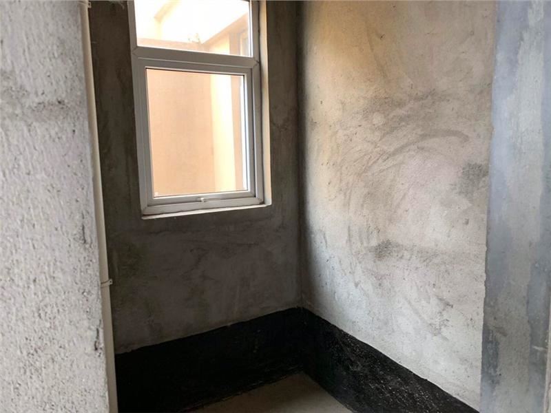 锦绣江山，毛坯三房，想怎么装就怎么装，可以按揭，单价5000一点