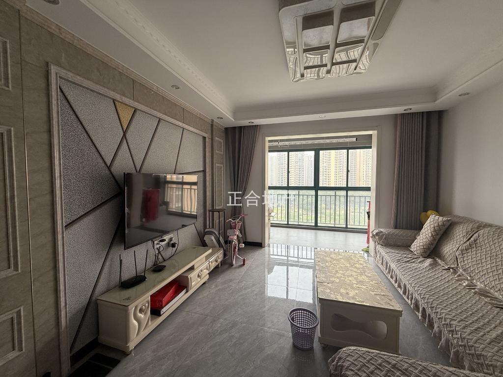 城南，新‮壹城‬号‬五期，​电‮小梯‬高层，精装​3房2厅2卫 ， 中间好楼层，家电全送，证满二