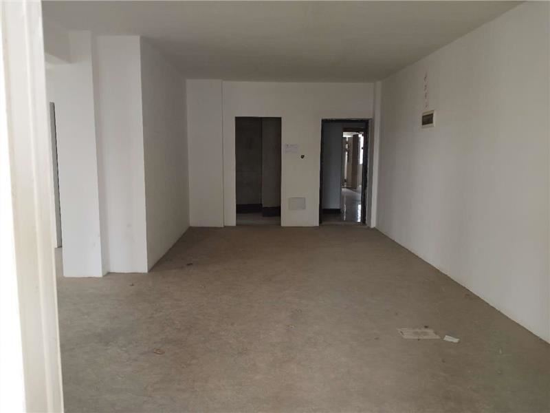 急售！城南福星城毛坯三房出售，电梯好楼层，看房方便！