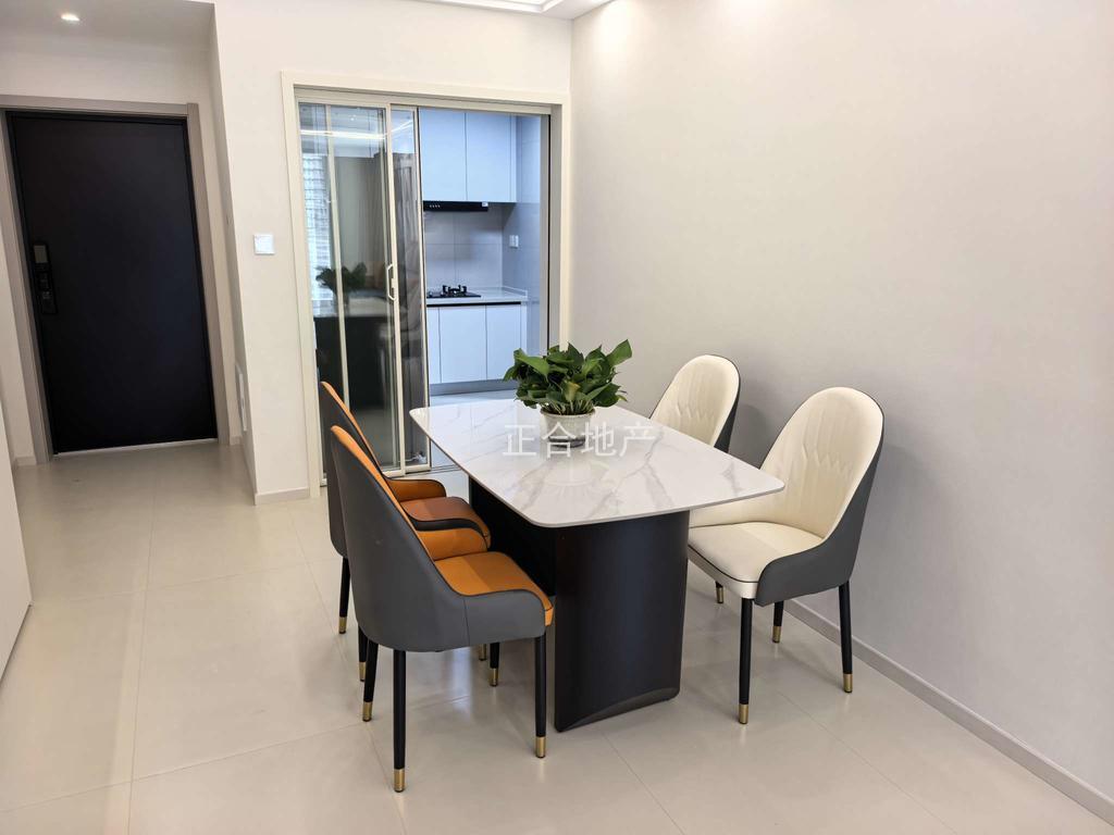 城南，森林国际城，电梯好楼层，证满二年中央空调，家电齐全，诚心出售