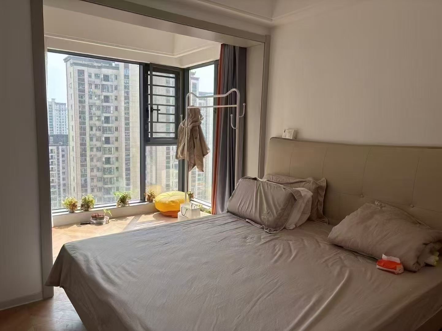 424。降价了，城南，朝阳丽景，精装两房，诚心出售，中间好楼层