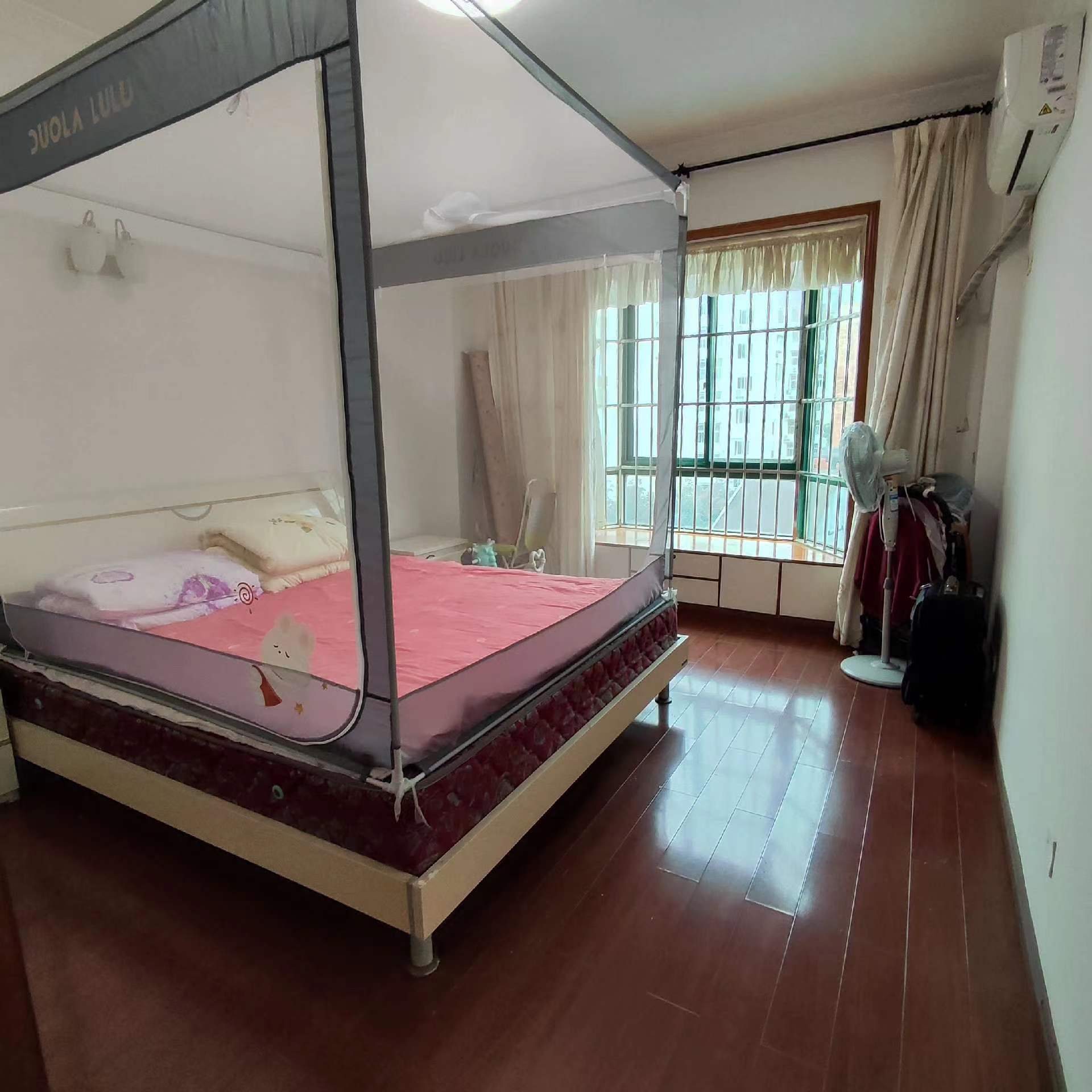 青青家园.精装三房两卫.中间楼层.证件满二.看房方便