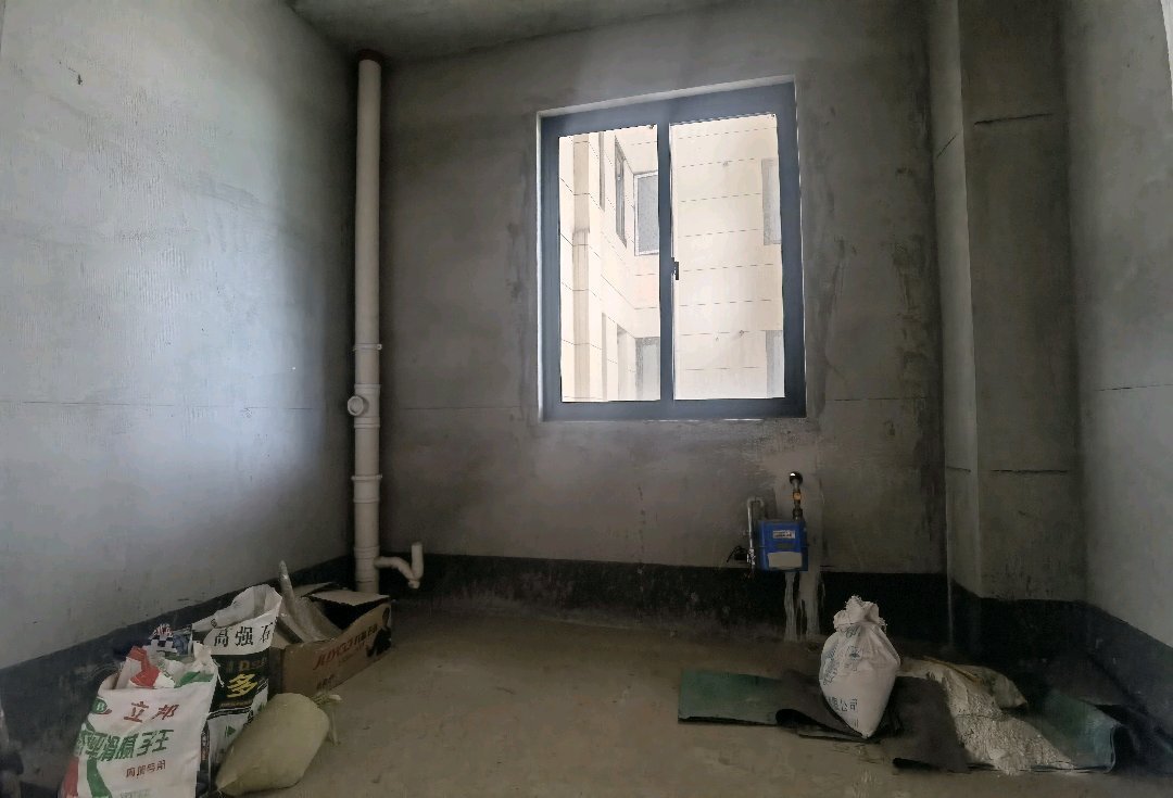 城西沔阳小汉口附近，祥生小高层毛坯四房，南向无遮挡，业主急售