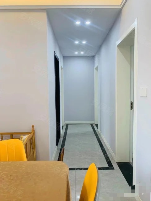 237，城西，天然氧吧，绿地华庭，精装九成新，洋房送大露台，证满二，南北通透