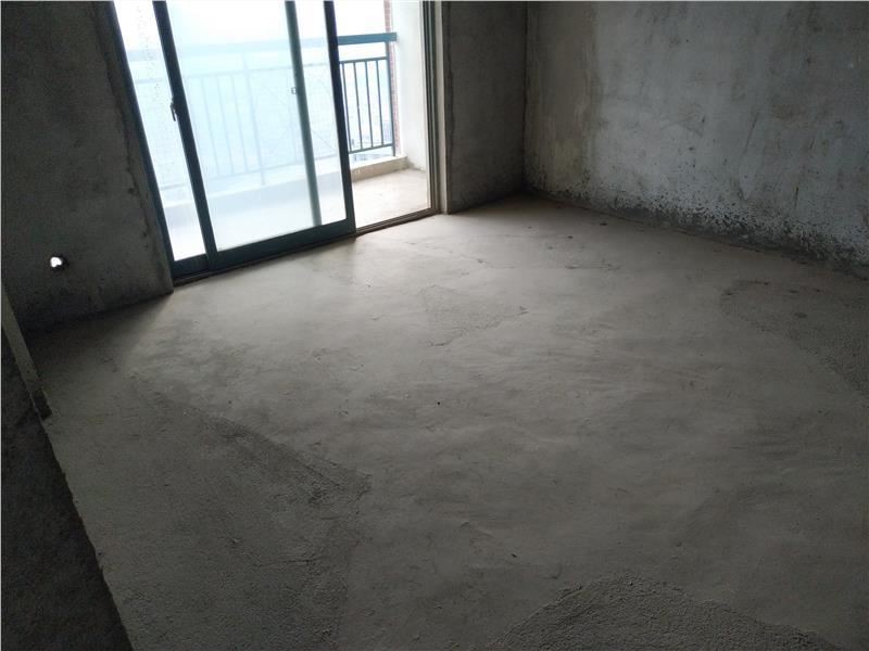 时代广场毛坯大三房， 付12万，证满2年有钥匙看房方便